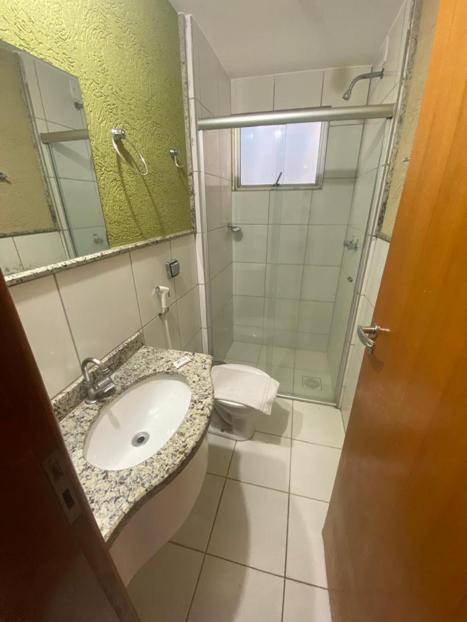 Golden Dolphin Grand 758 2-quartos Caldas Novas